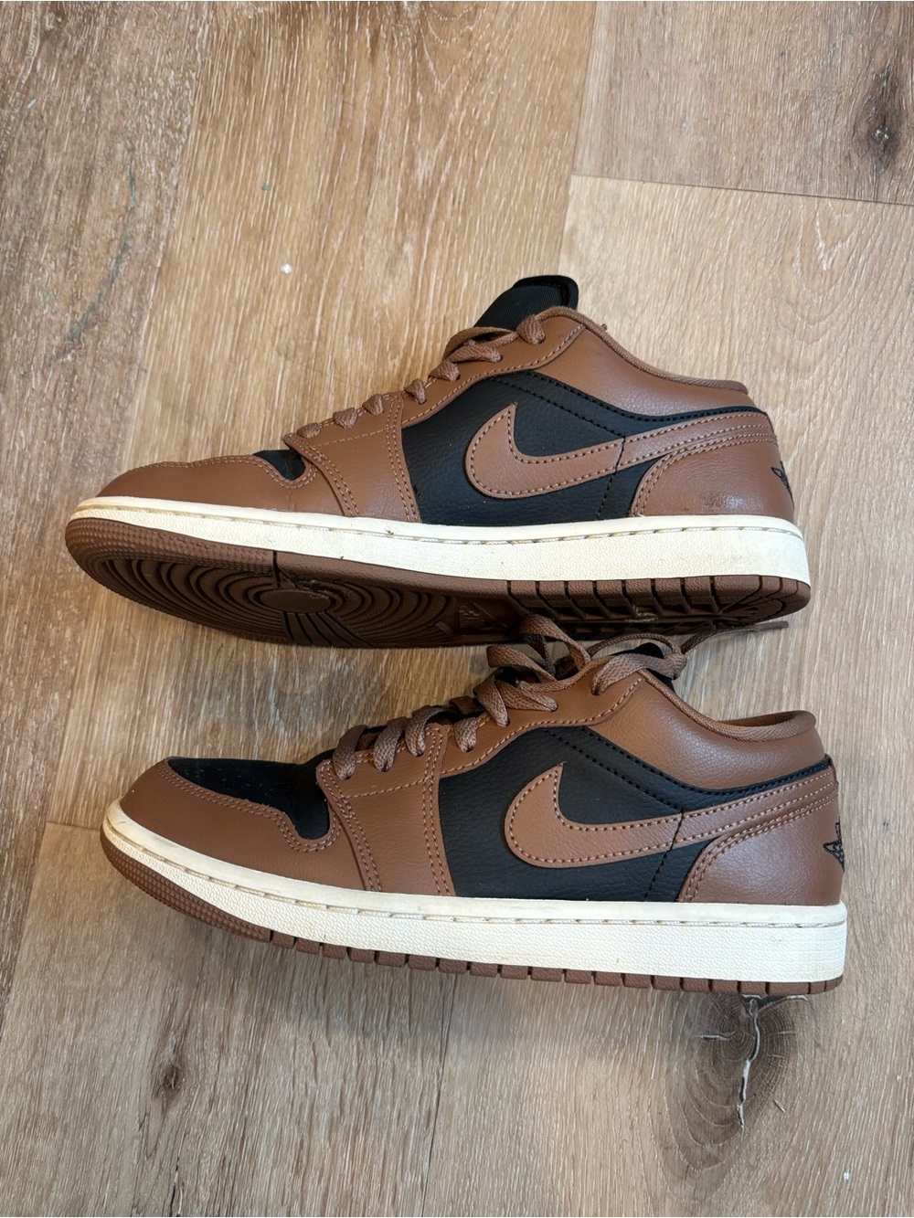 Nike women air jordan Low-Top Casual Sneakers - Brown / Black